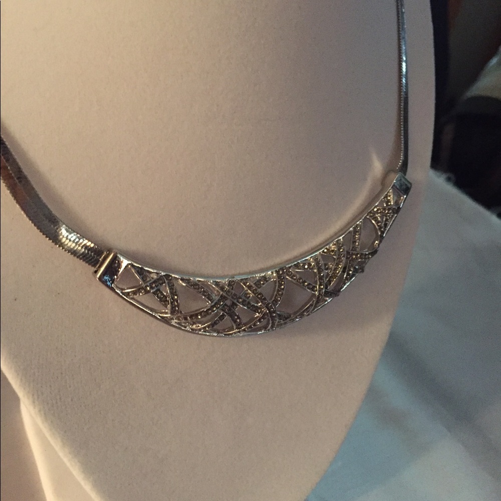 Simply Vera Silver Tone Curved Bar Choker